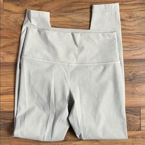 Lululemon wonder under